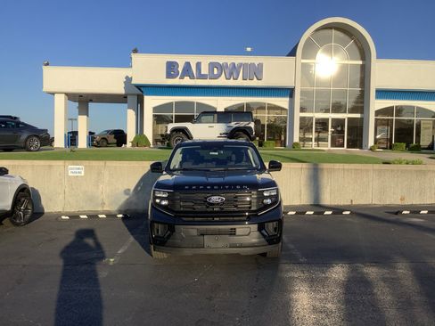 Used 2025 Ford Expedition Active AWD/4WD image 2