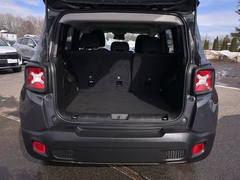 Used 2023 Jeep Renegade Latitude image 11