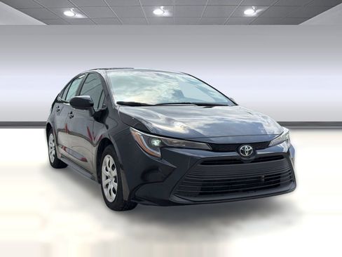 Used 2025 Toyota Corolla LE FWD image 7