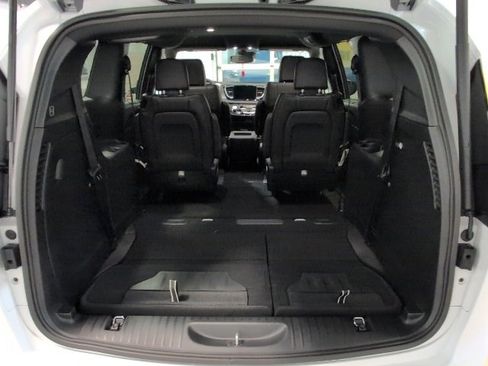 New 2026 Chrysler Pacifica Select image 33