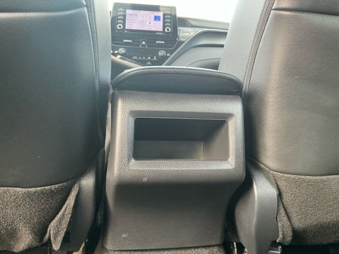 Used 2024 Toyota Camry SE image 32