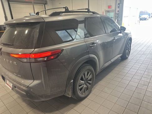Used 2022 Nissan Pathfinder SV image 3