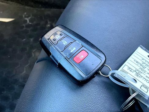 Used 2022 Toyota Avalon XLE image 14