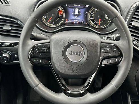 Used 2023 Jeep Cherokee Altitude Lux image 11