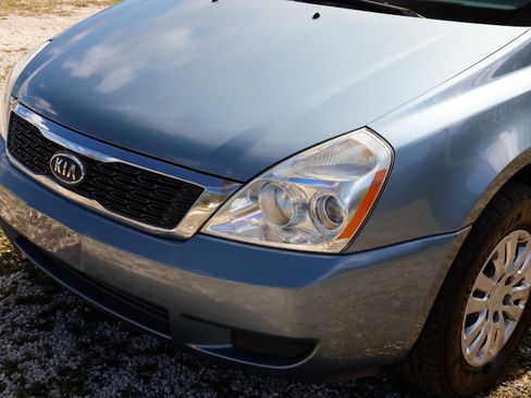 Used 2012 Kia Sedona LX image 29