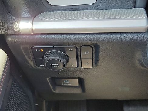 Used 2025 Ford Expedition Active AWD/4WD image 15