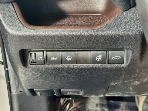 Used 2019 Toyota RAV4 Limited w/ Cold Weather Package FWD image 22