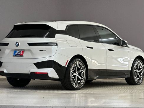 Certified 2022 BMW iX xDrive50 w/ Premium Package image 9