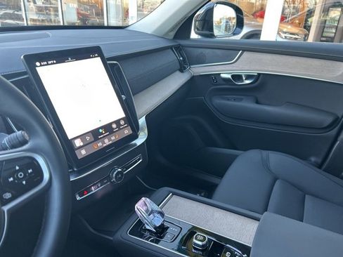 Used 2025 Volvo XC90 B5 Plus image 19