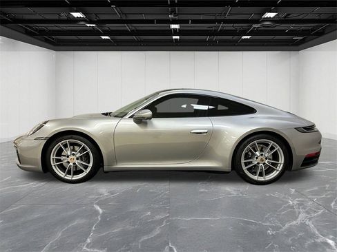 Used 2024 Porsche 911 Carrera image 2