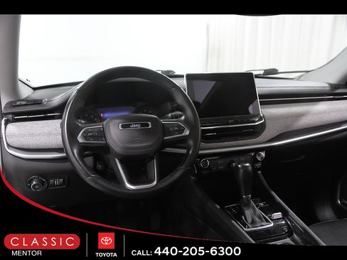 Used 2022 Jeep Compass Latitude w/ Sun and Sound Group AWD/4WD image 6