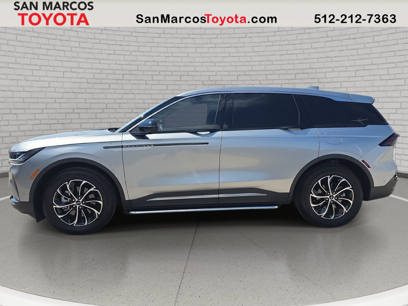 Used 2024 Lincoln Nautilus Premier AWD/4WD image 9