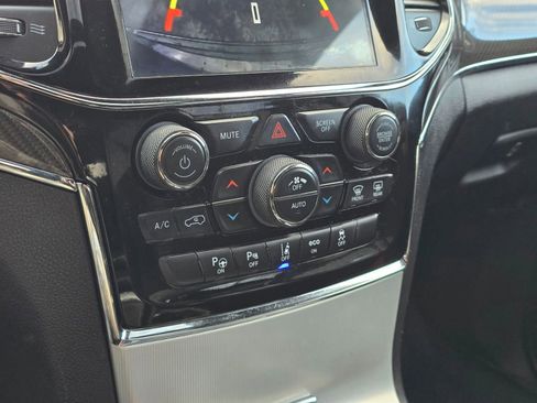 Used 2019 Jeep Grand Cherokee SRT image 27