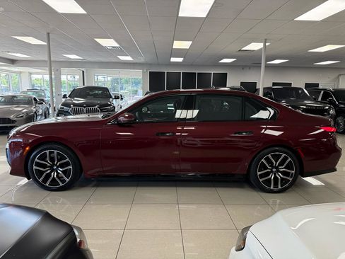 Used 2023 BMW 740i image 4