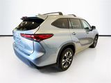 Used 2020 Toyota Highlander XLE image 5