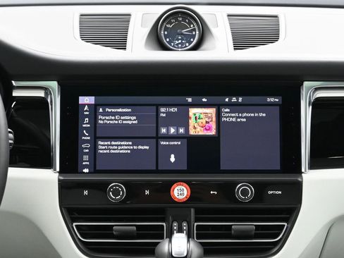 Certified 2025 Porsche Macan image 22