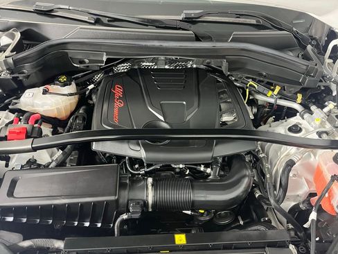 Used 2022 Alfa Romeo Stelvio Veloce image 39