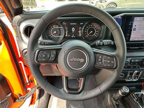 Used 2025 Jeep Wrangler Sport AWD/4WD image 28