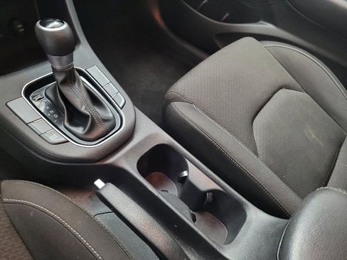 Used 2018 Hyundai Elantra GT image 26