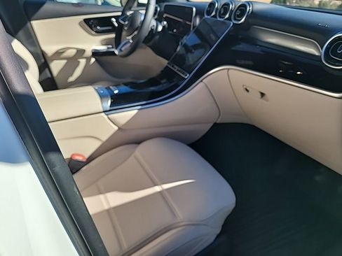 Used 2025 Mercedes-Benz GLC 300 4MATIC image 13