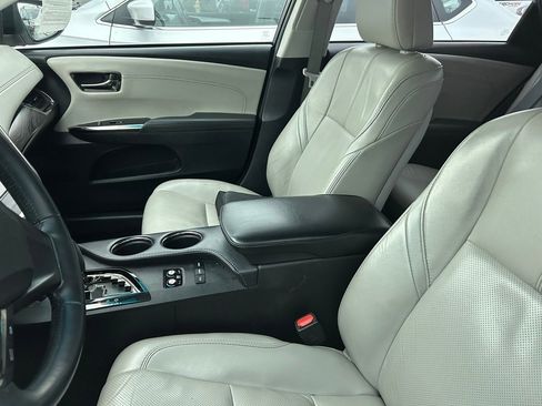 Used 2016 Toyota Avalon Limited image 12