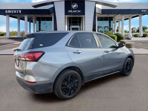 Used 2023 Chevrolet Equinox LS w/ LS Convenience Package image 2
