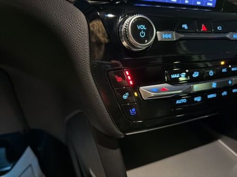 Certified 2022 Ford Explorer Limited w/ Limited Technology Package image 36