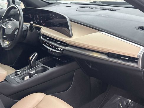 Certified 2024 Cadillac XT4 Luxury w/ Cold Weather Package image 28