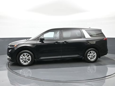 Used 2023 Kia Carnival LX FWD image 9