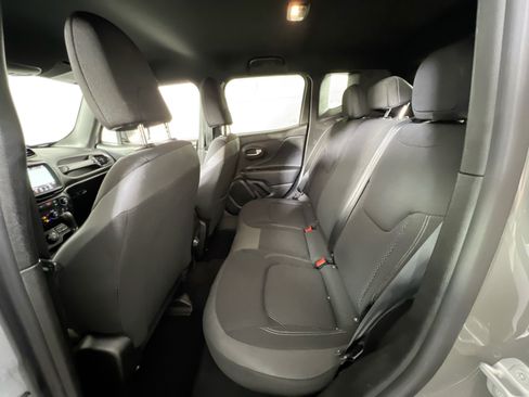 Used 2022 Jeep Renegade Altitude AWD/4WD image 23