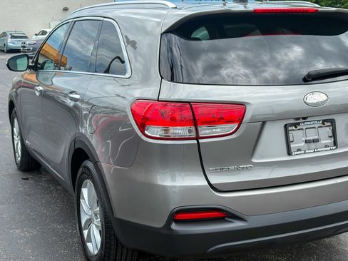 Used 2018 Kia Sorento LX AWD/4WD image 12