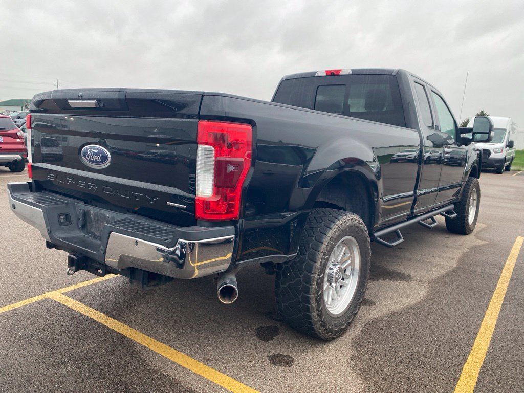 Used 2017 Ford F250 Lariat w/ Tow Technology Bundle AWD/4WD image 9