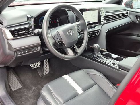Certified 2025 Toyota Camry SE FWD image 4