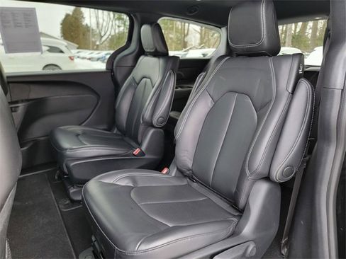 Certified 2023 Chrysler Pacifica Touring-L w/ S Appearance Package image 20