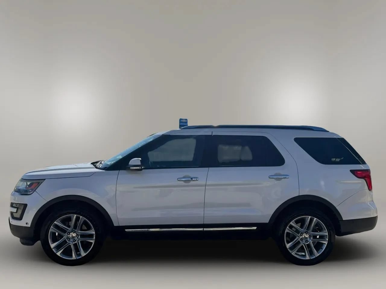 Used 2017 Ford Explorer Limited w/ Equipment Group 301A AWD/4WD image 4