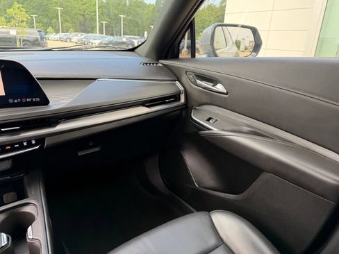 Used 2025 Cadillac XT4 Premium Luxury AWD/4WD image 27
