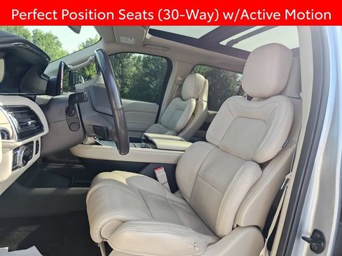 Used 2020 Lincoln Navigator Reserve w/ Luxury Package RWD image 9