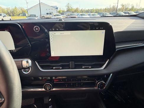 Used 2025 Chevrolet Equinox LT image 29