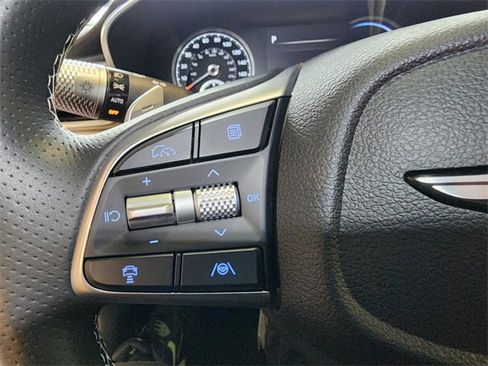 Used 2025 Genesis G70 2.5T image 14