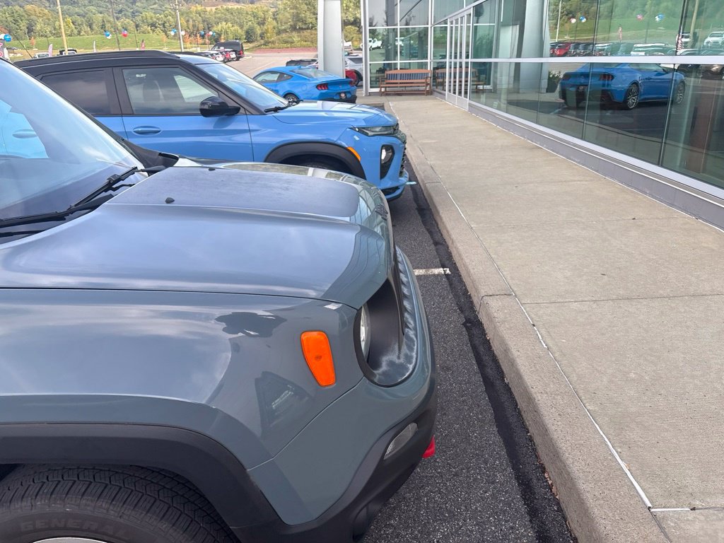 Used 2017 Jeep Renegade Trailhawk AWD/4WD image 2