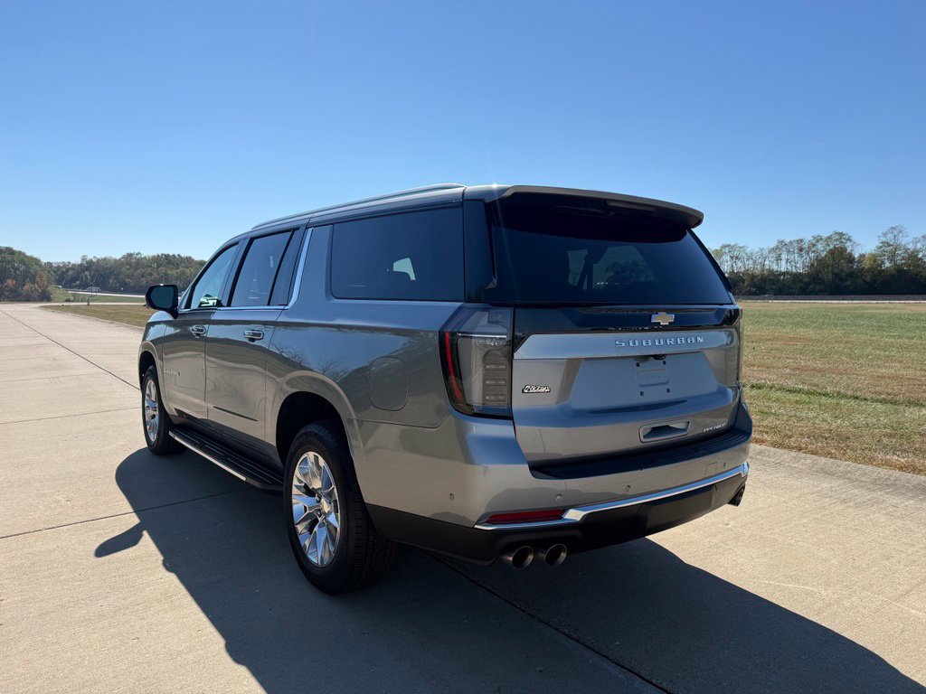 Used 2026 Chevrolet Suburban Premier AWD/4WD image 9