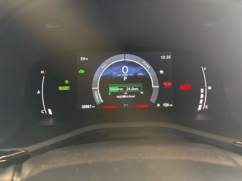 Used 2025 Toyota Camry SE image 11