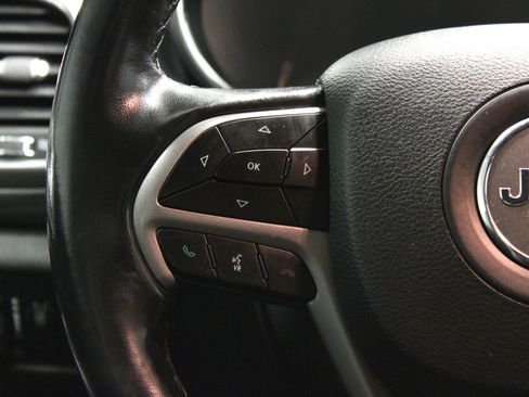 Used 2020 Jeep Grand Cherokee Altitude RWD image 23