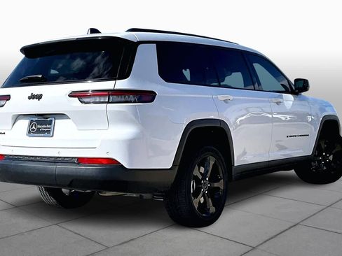 Used 2024 Jeep Grand Cherokee L Laredo image 12