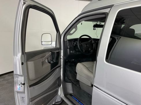 Used 2023 Chevrolet Express 2500 RWD image 20