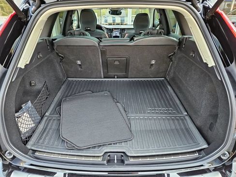 Certified 2023 Volvo XC60 T8 Plus AWD/4WD image 12