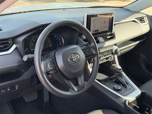 Used 2025 Toyota RAV4 XLE image 18