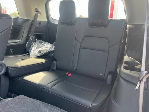 New 2026 Nissan Pathfinder SL w/ SL Premium Package AWD/4WD image 12