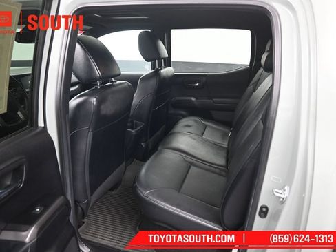 Used 2022 Toyota Tacoma TRD Sport w/ TRD Premium Sport Package AWD/4WD image 10
