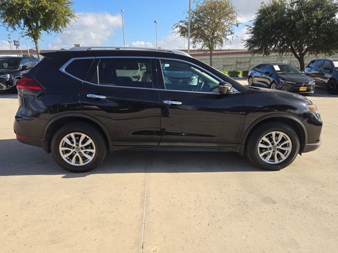 Used 2017 Nissan Rogue SV w/ SV Premium Package AWD/4WD image 2